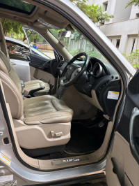 Grey Mahindra XUV 500 w10