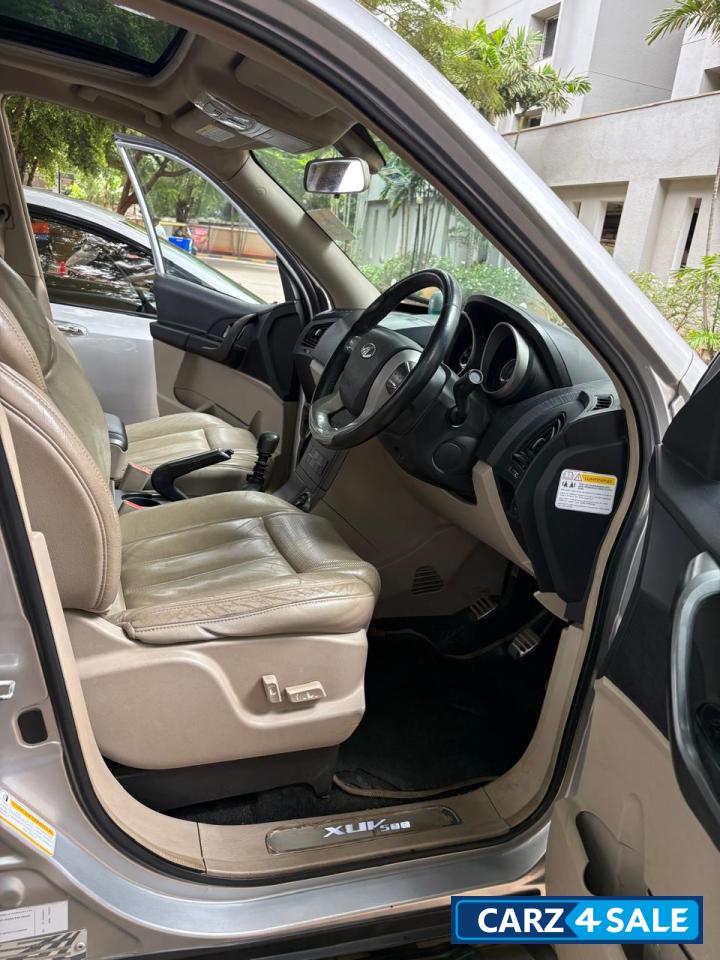 Grey Mahindra XUV 500 w10 Grey Mahindra XUV 500 w10