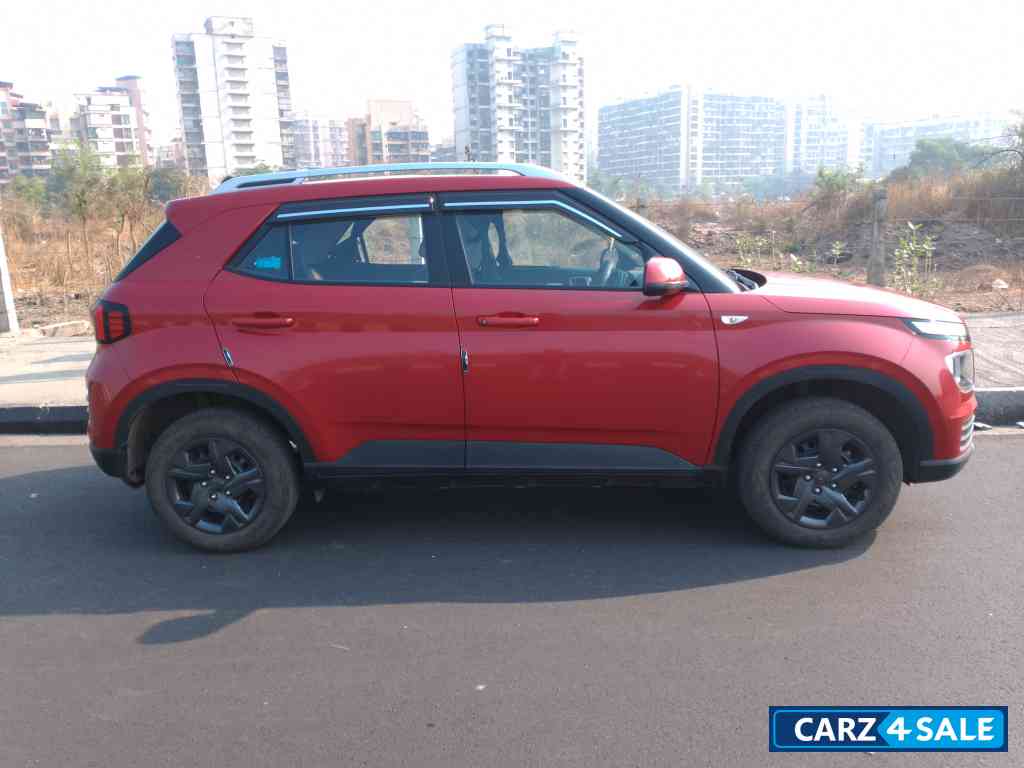 Red Hyundai Venue 1.2 kappa mt s