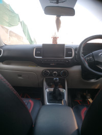 Red Hyundai Venue 1.2 kappa mt s