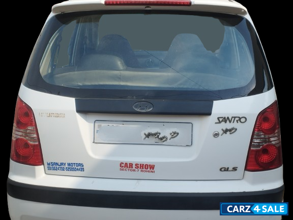 White Hyundai Santro Xing