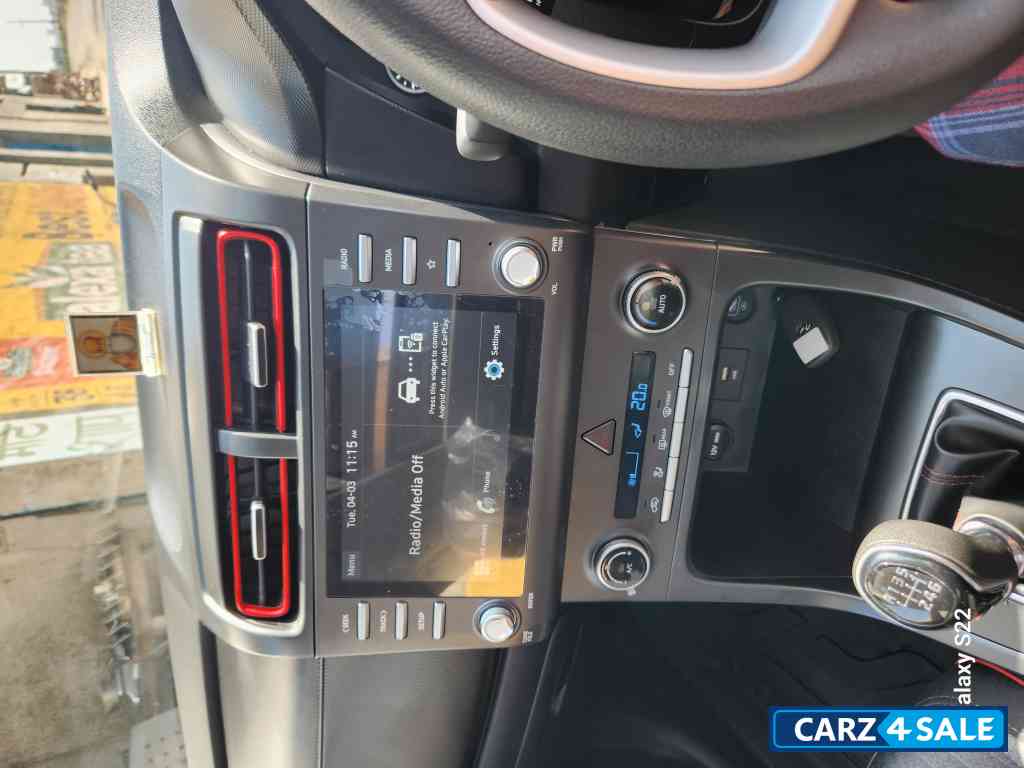 White Hyundai Creta White Hyundai Creta