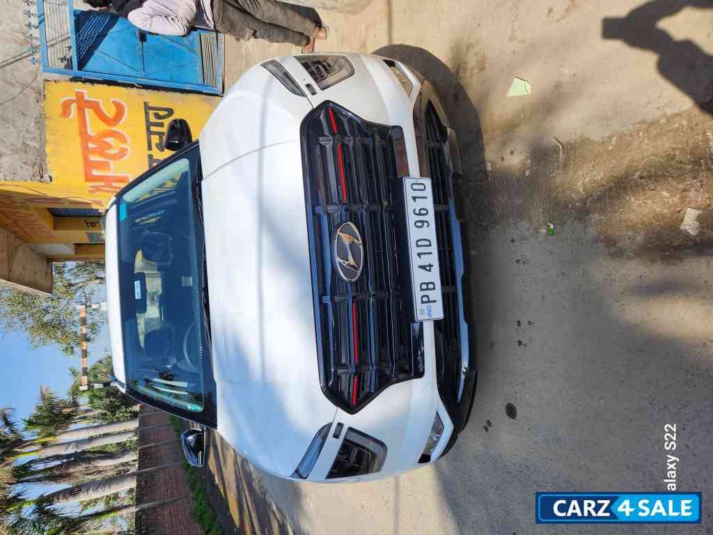 White Hyundai Creta White Hyundai Creta
