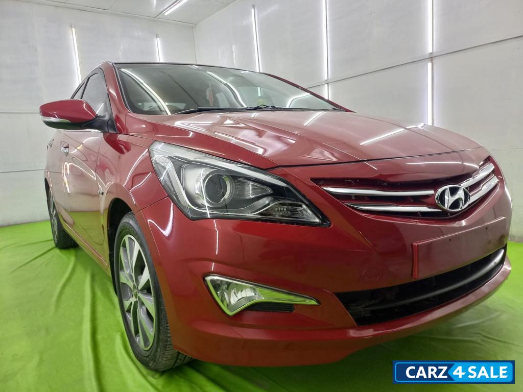 Red Hyundai Verna 1.6 SX VTVT O