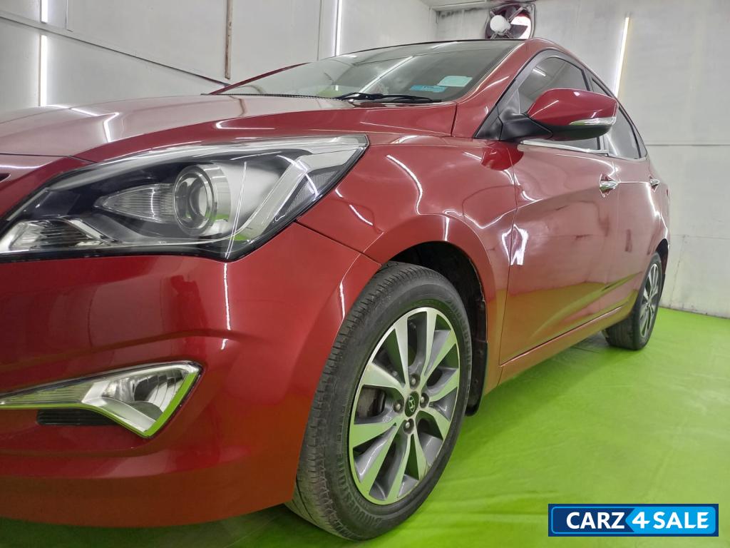 Red Hyundai Verna 1.6 SX VTVT O