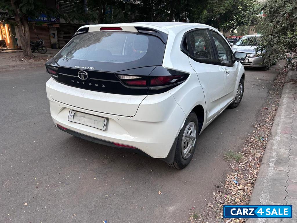 Tata Altroz XE