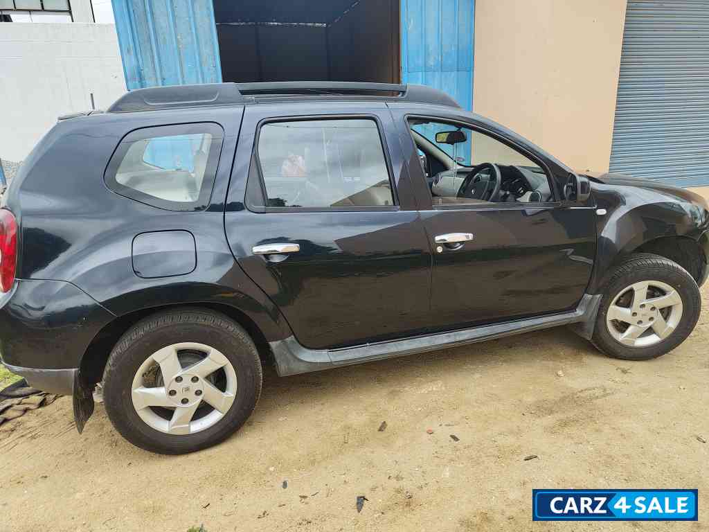 Black Renault Duster 2015 diesel adventure edition