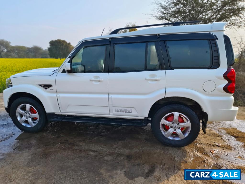 Pearl White Mahindra Scorpio S11 2WD BS 6