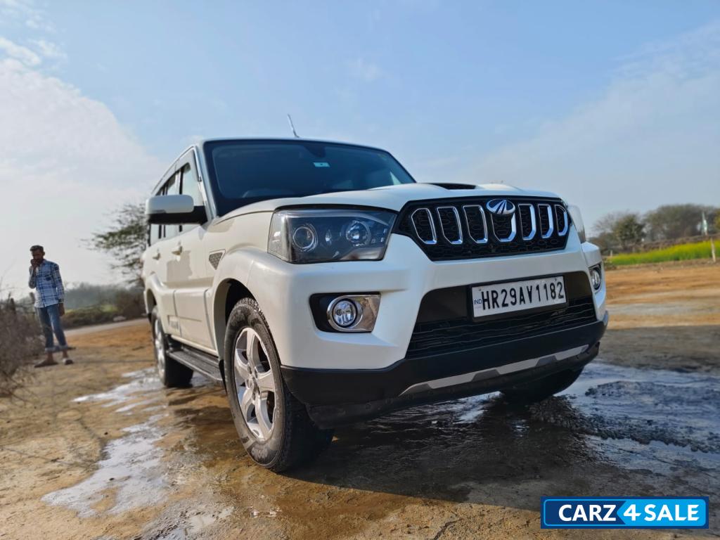 Pearl White Mahindra Scorpio S11 2WD BS 6