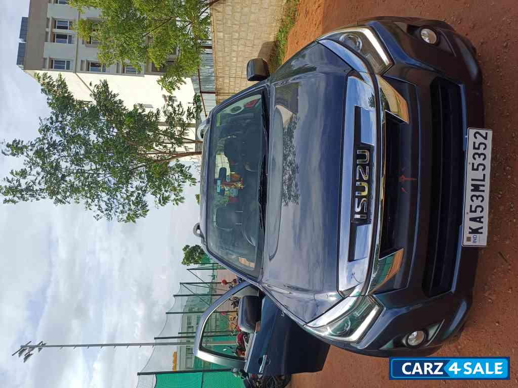 Isuzu D-Max V-Cross Top