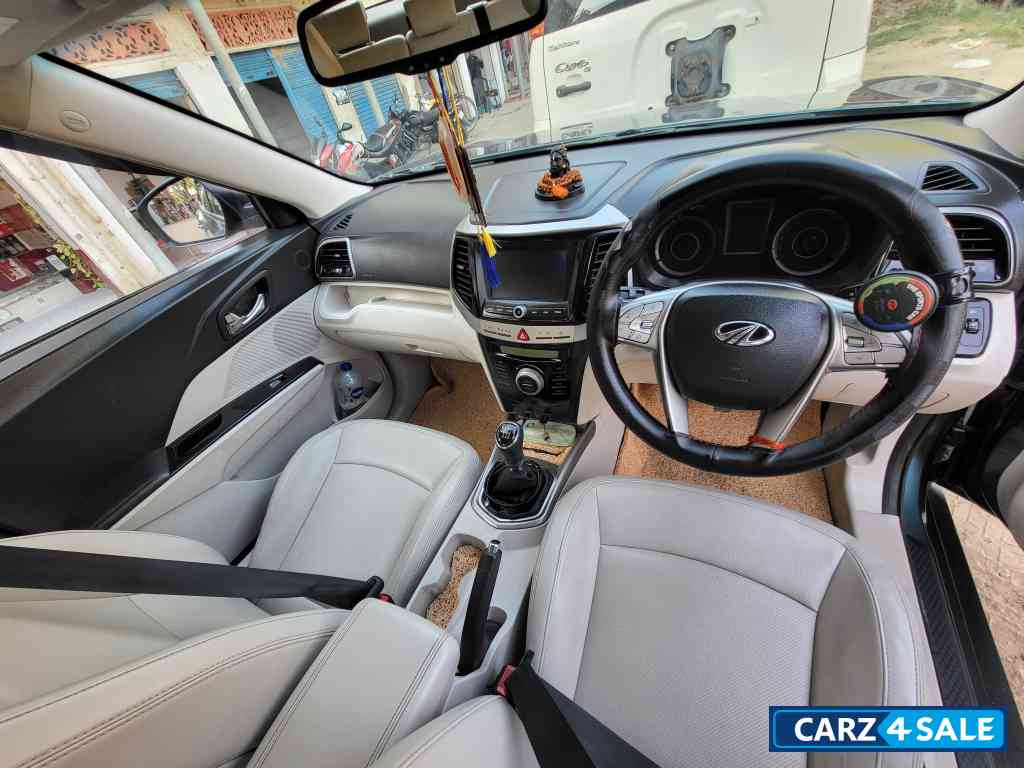 Mahindra XUV300 W8 Optional