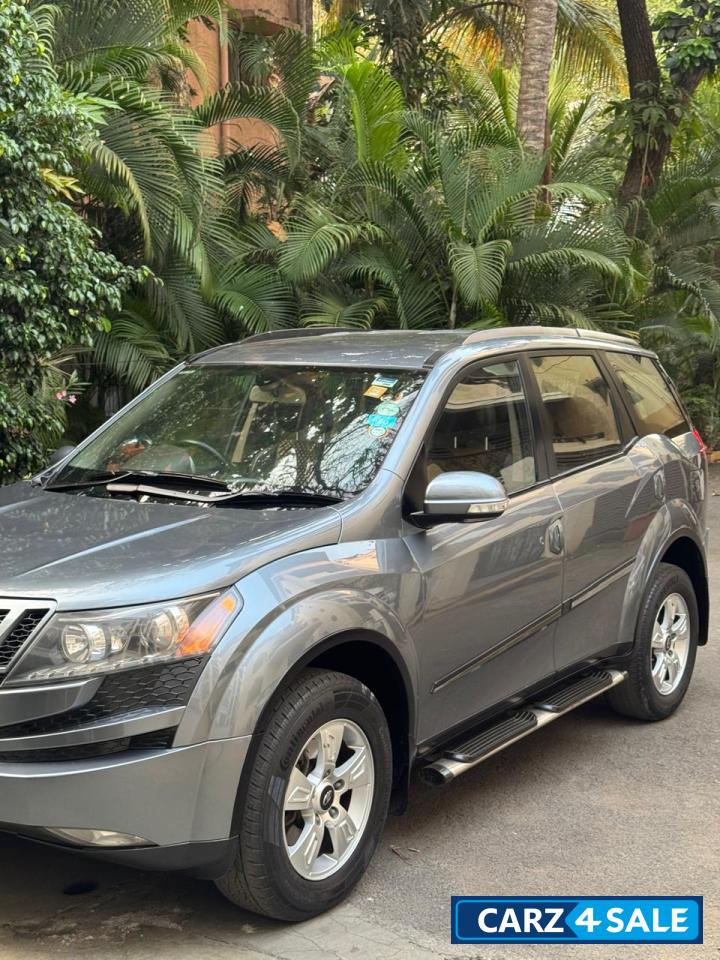 D Grey Mahindra XUV 500 W8