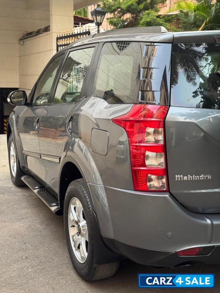 D Grey Mahindra XUV 500 W8