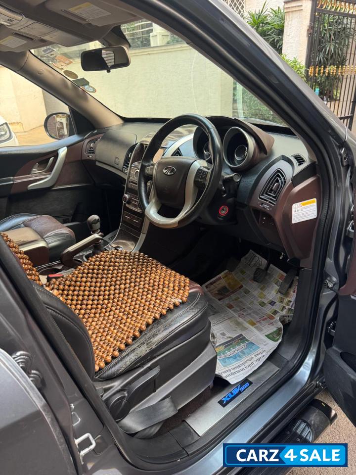 D Grey Mahindra XUV 500 W8
