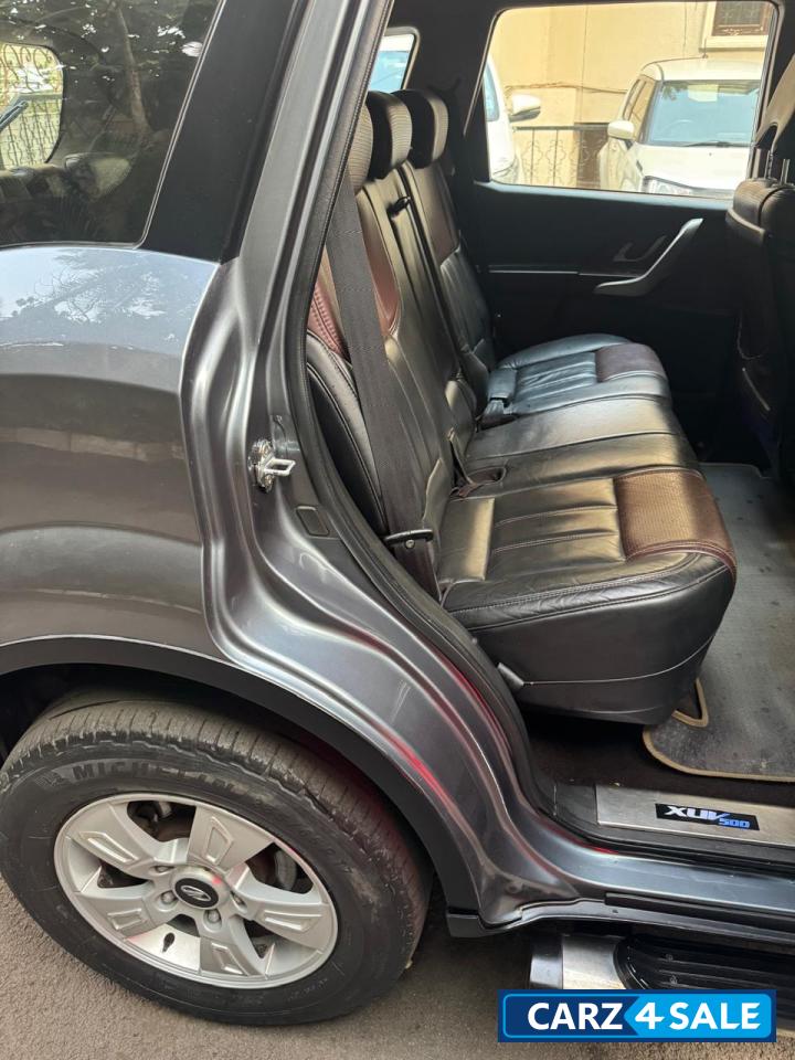 D Grey Mahindra XUV 500 W8