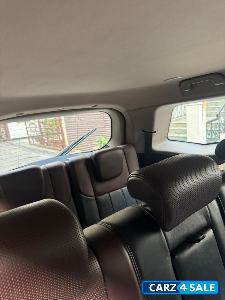 D Grey Mahindra XUV 500 W8