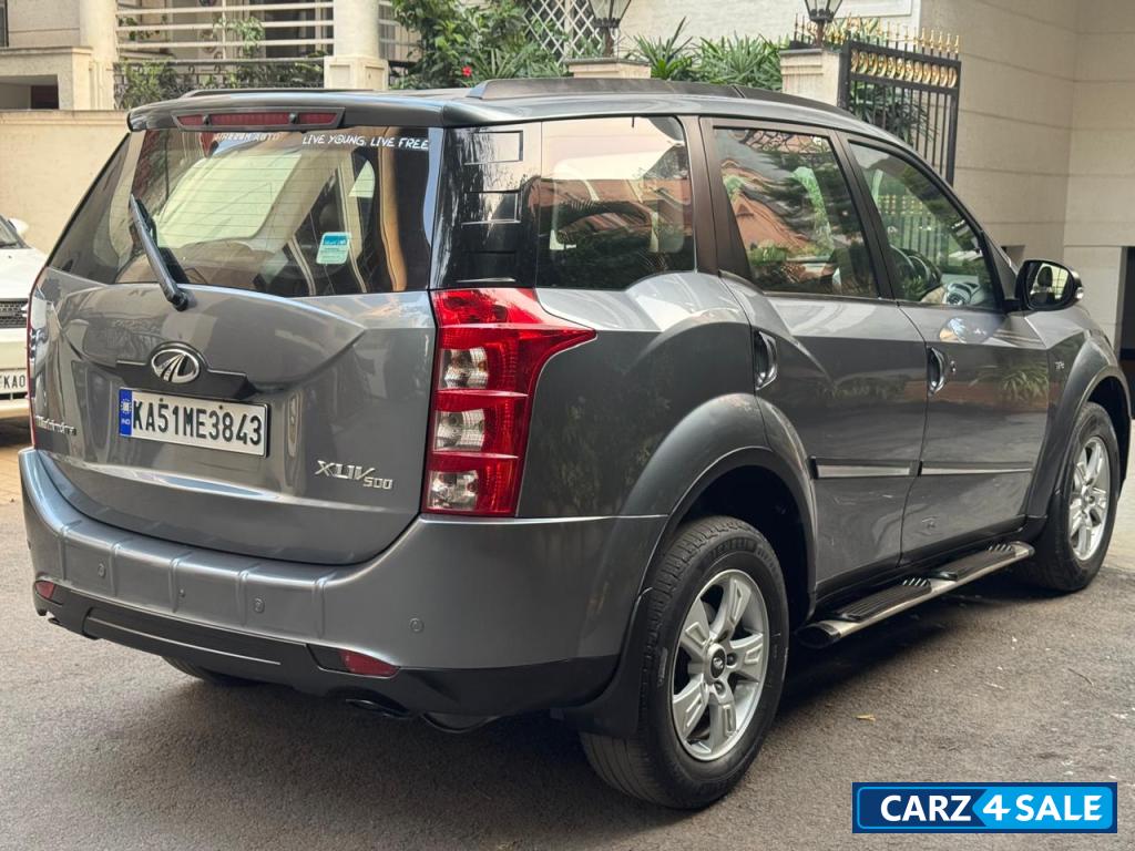 D Grey Mahindra XUV 500 W8