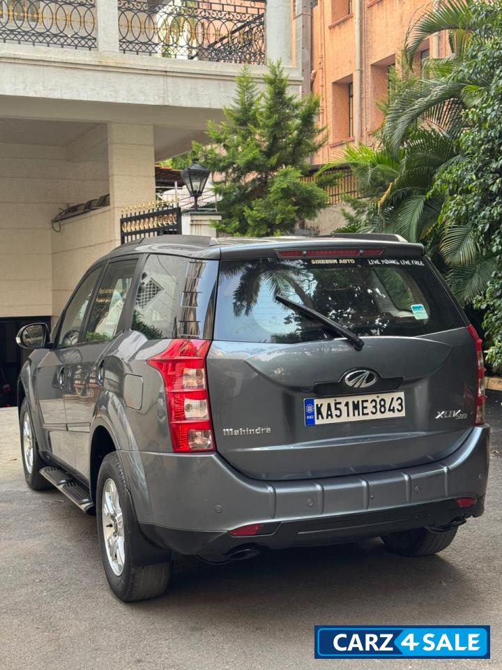 D Grey Mahindra XUV 500 W8