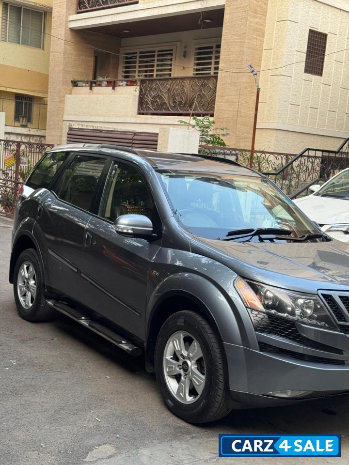 D Grey Mahindra XUV 500 W8