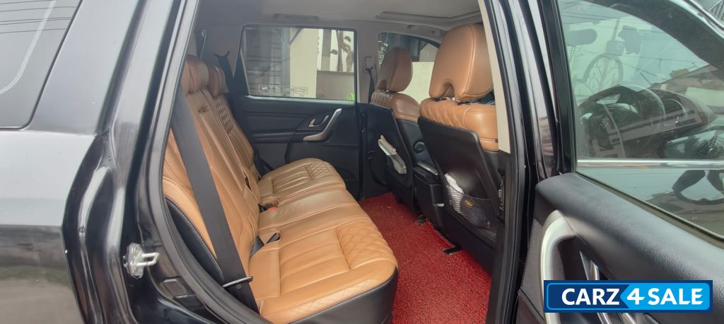 Mahindra XUV 500 w11