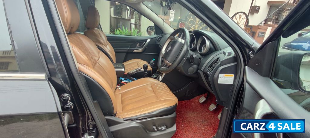 Mahindra XUV 500 w11