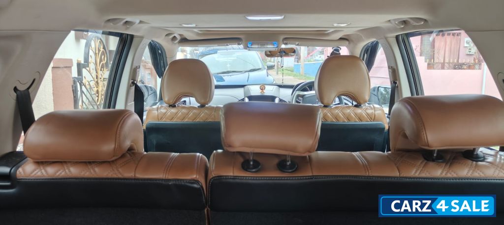 Mahindra XUV 500 w11