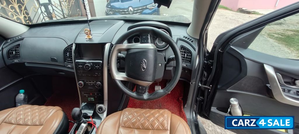 Mahindra XUV 500 w11