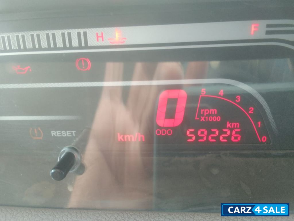 White Mahindra Bolero BS 6