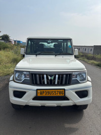 White Mahindra Bolero BS 6