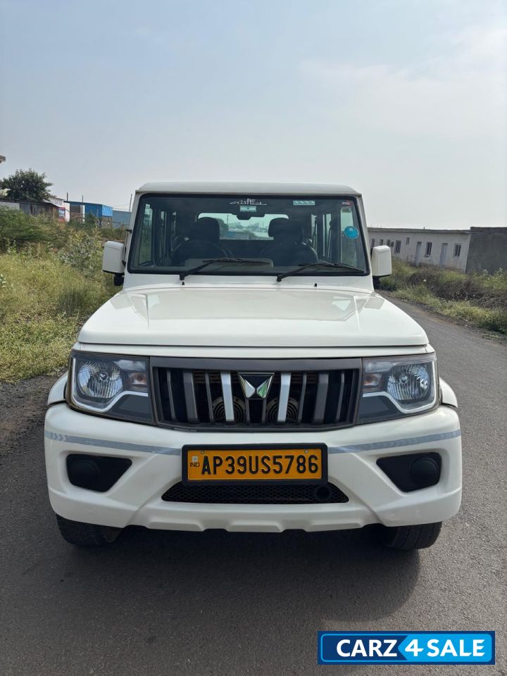 White Mahindra Bolero BS 6