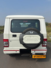 White Mahindra Bolero BS 6