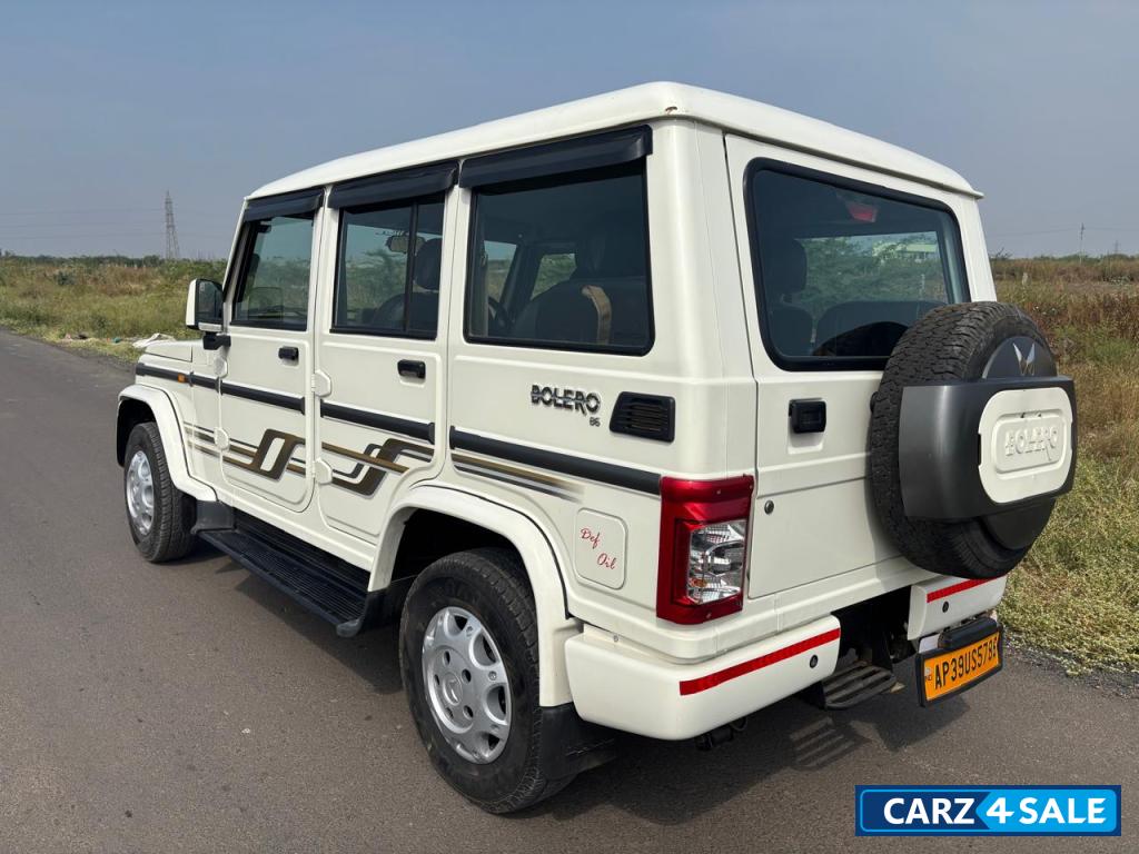 White Mahindra Bolero BS 6