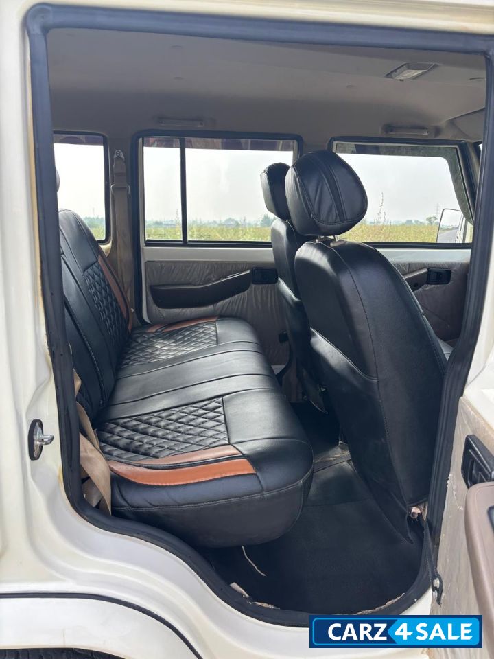 White Mahindra Bolero BS 6