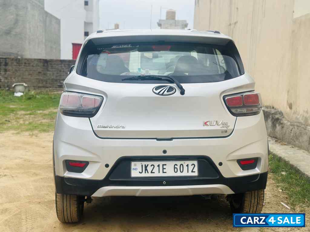 Mahindra KUV100 K8