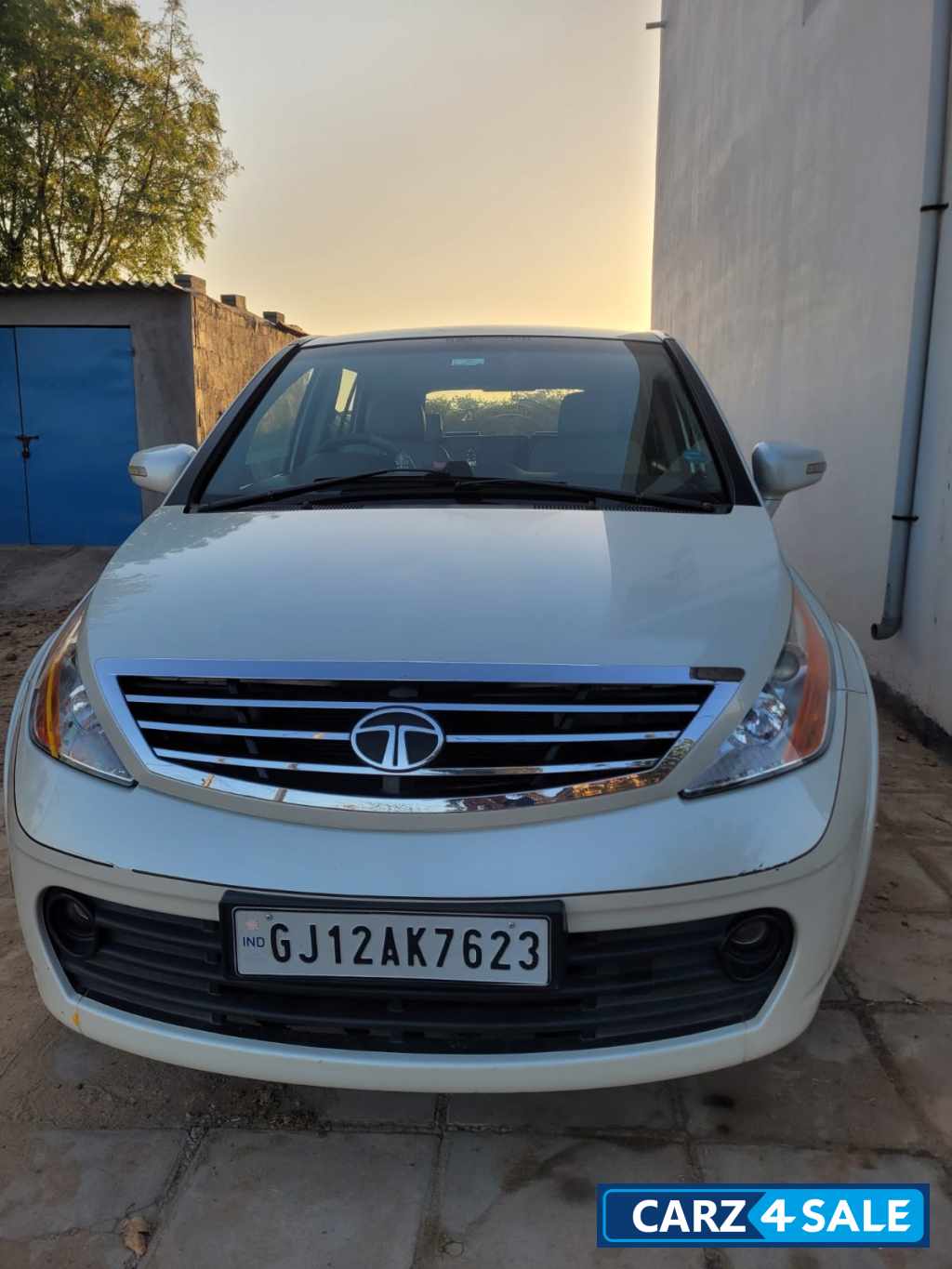 White Tata Aria Prestige 4X4