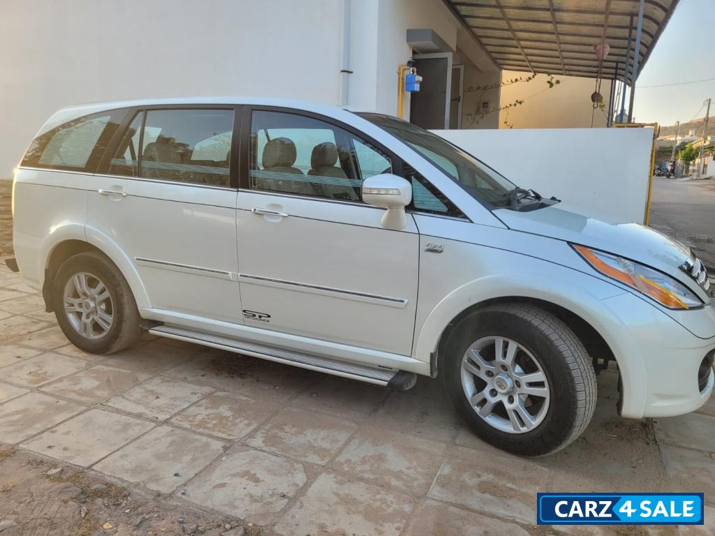 White Tata Aria Prestige 4X4