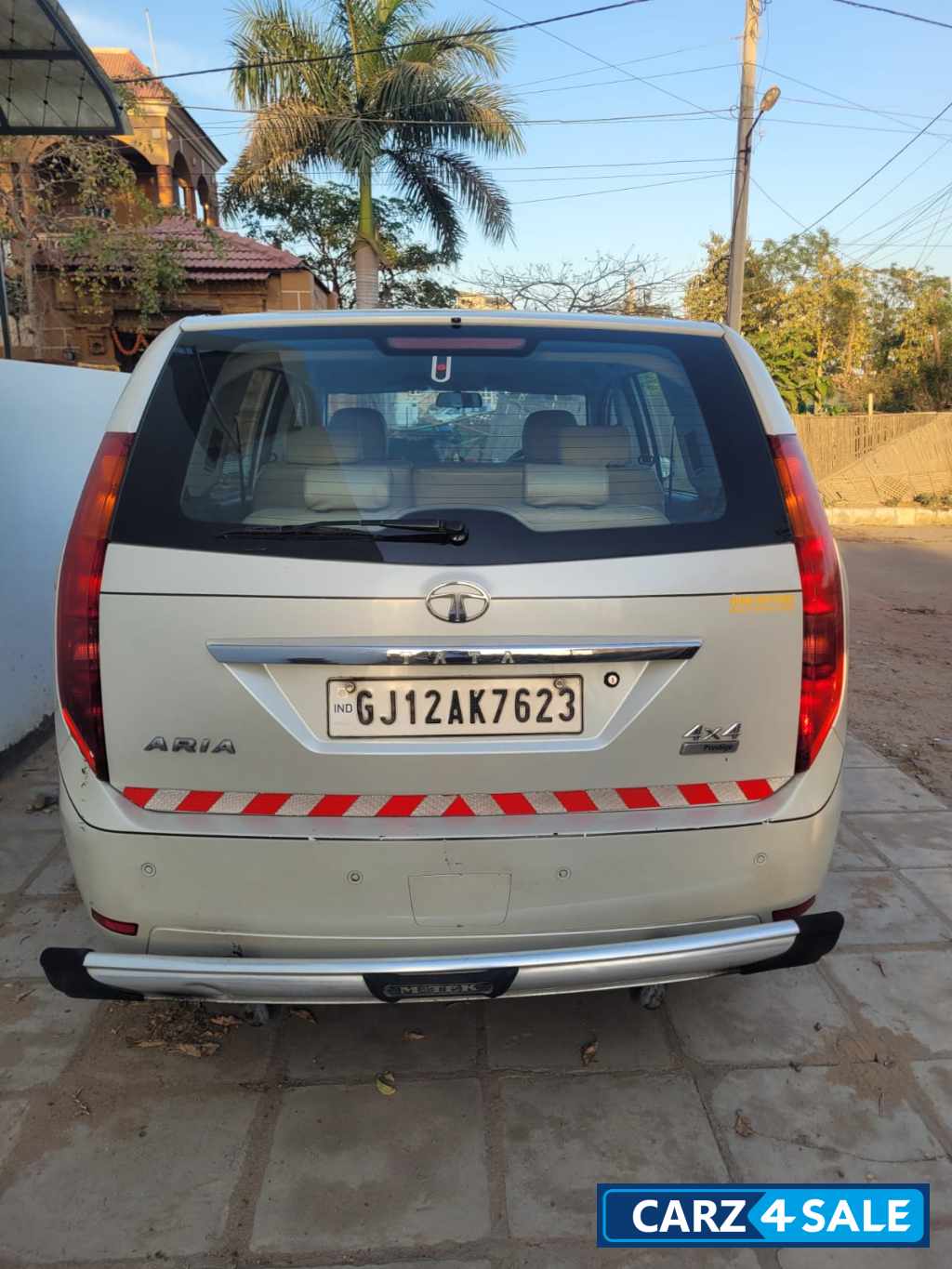 White Tata Aria Prestige 4X4