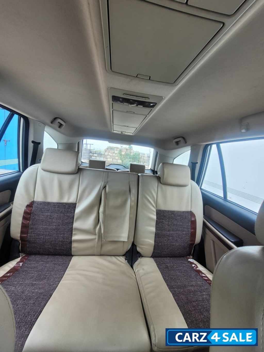 White Tata Aria Prestige 4X4