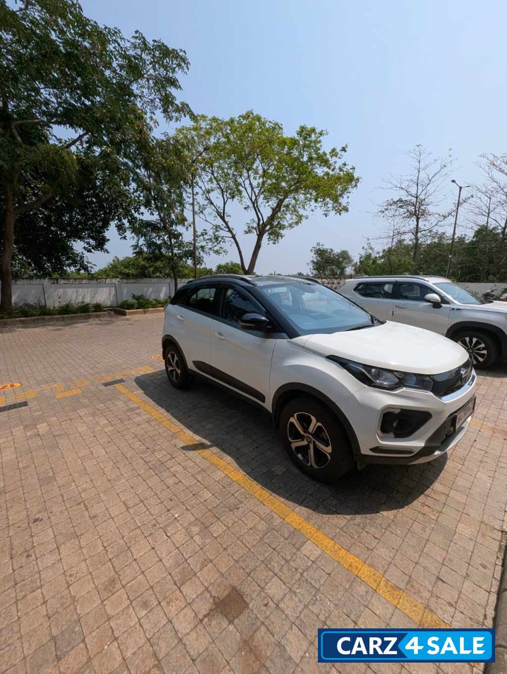 Tata Nexon XZ PLUS (O) DUAL TONE
