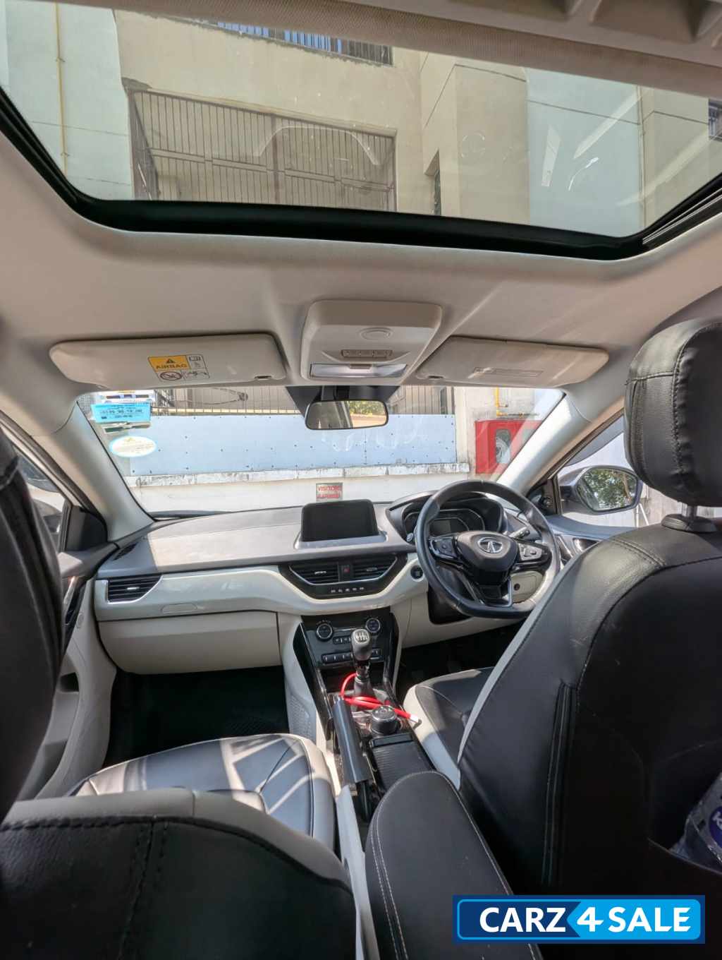 Tata Nexon XZ PLUS (O) DUAL TONE