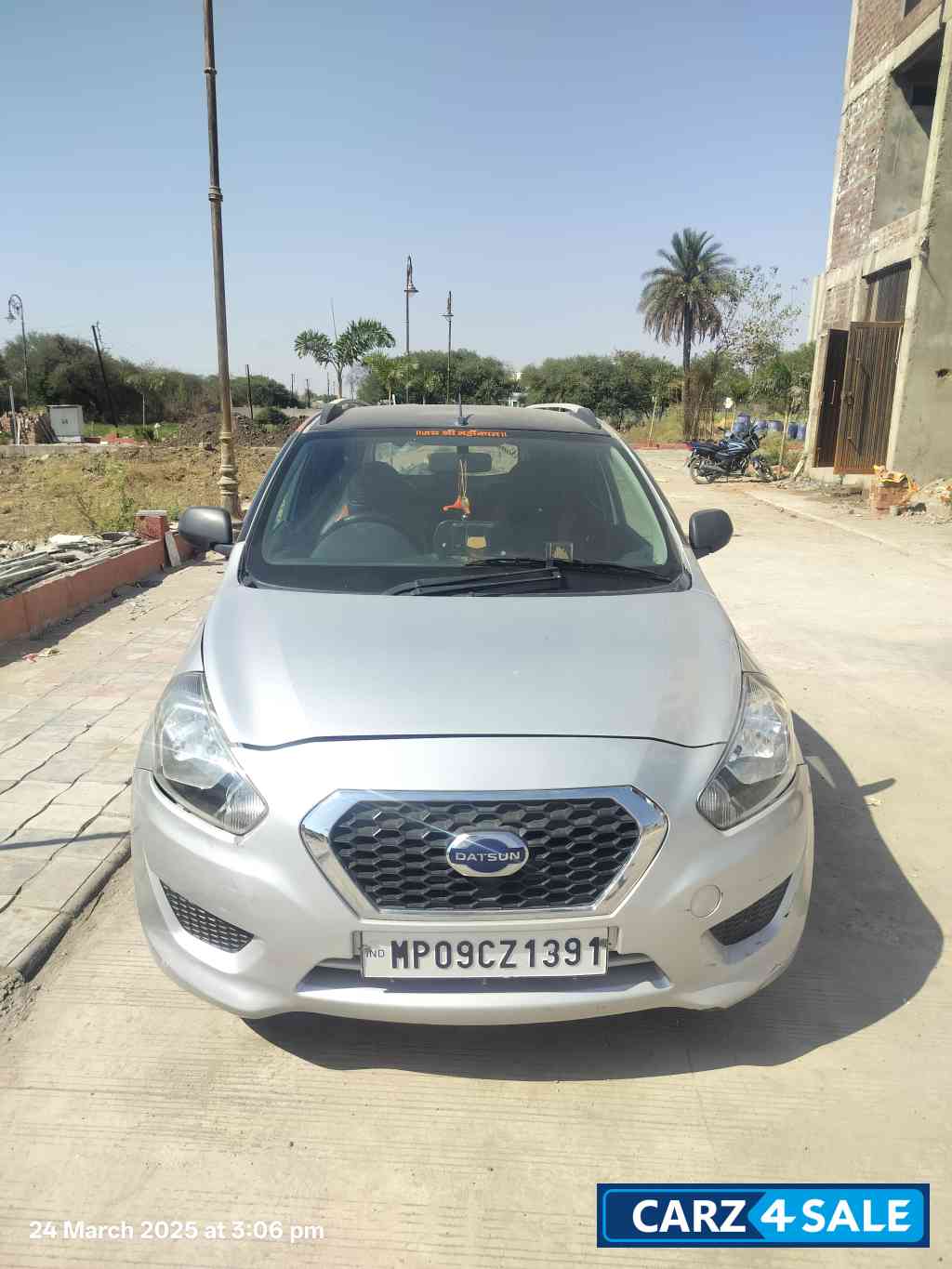 Gray Datsun Go Plus Remix