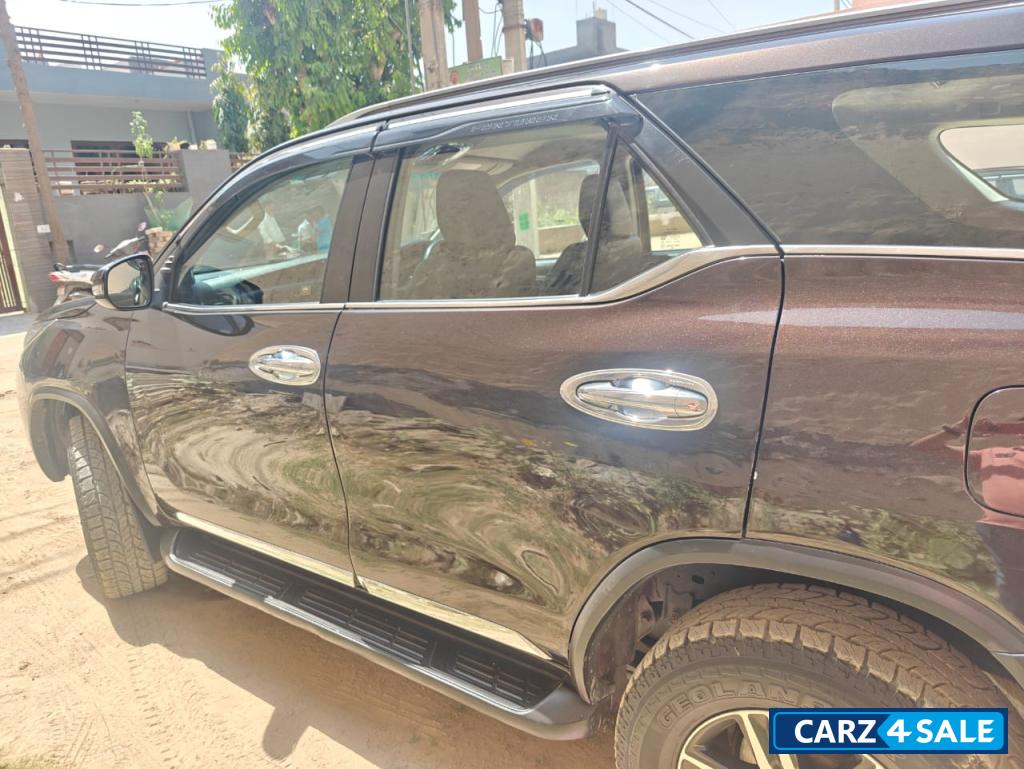 Toyota Fortuner 4X2 AT Diesel