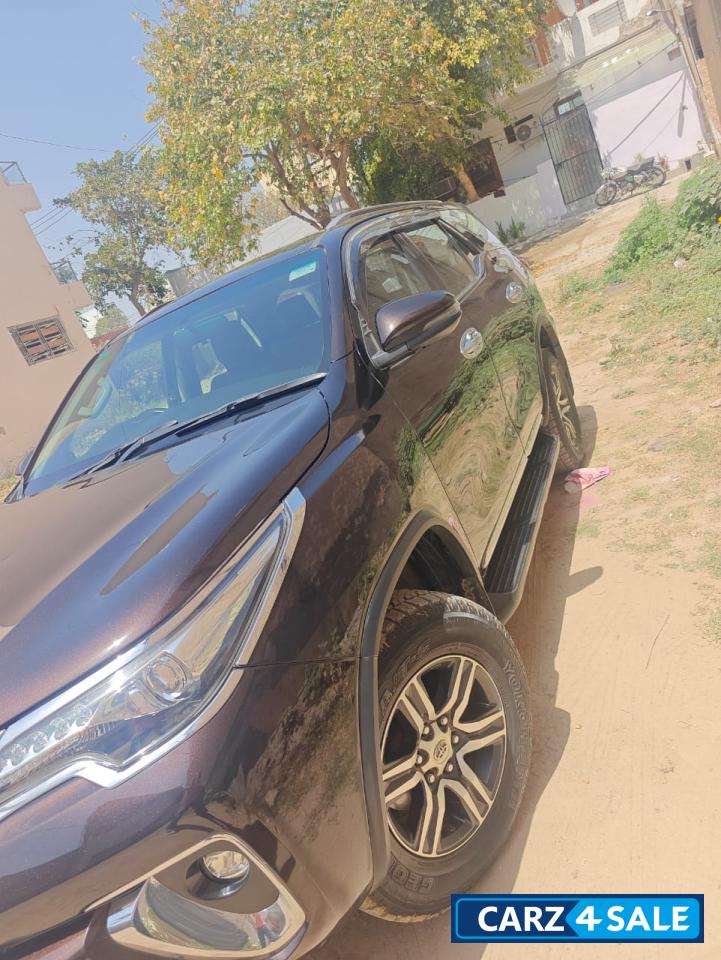 Toyota Fortuner 4X2 AT Diesel