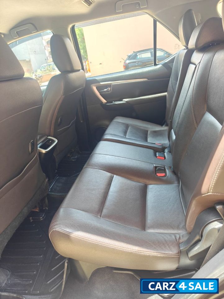 Toyota Fortuner 4X2 AT Diesel