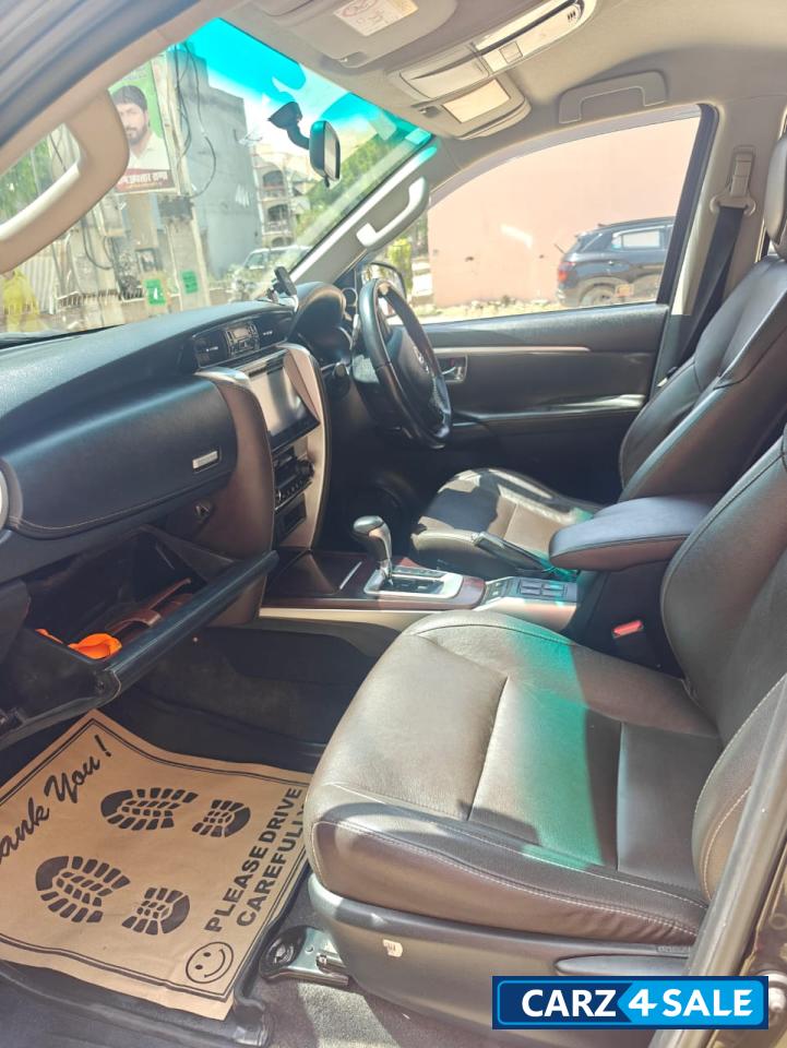 Toyota Fortuner 4X2 AT Diesel