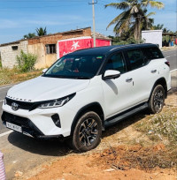 White Toyota Fortuner LEGENDER 4x4 AT