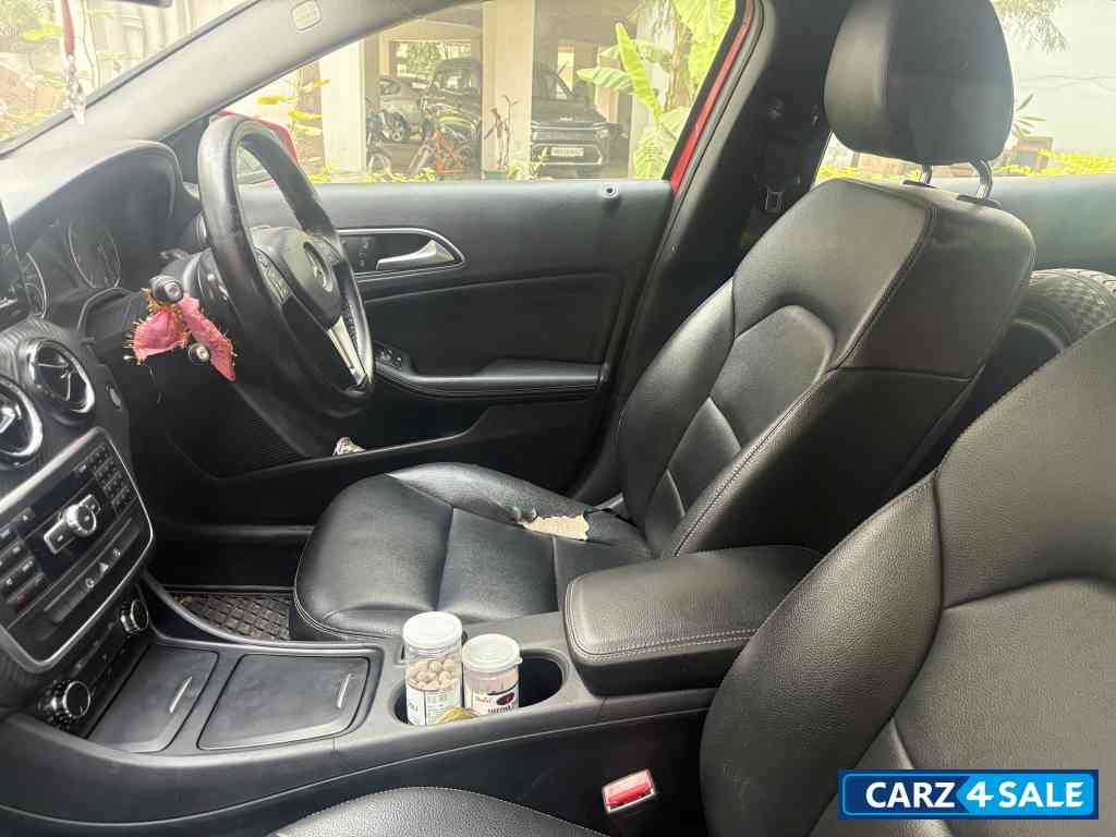 Red Mercedes-Benz GLA 200