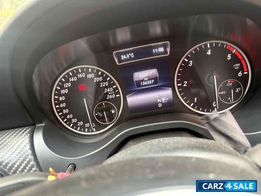 Red Mercedes-Benz GLA 200