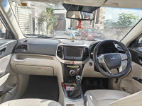 Mahindra XUV300 W8 optional
