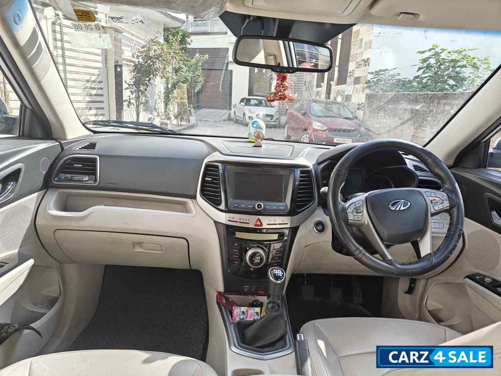 Mahindra XUV300 W8 optional